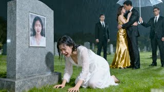 Il l'a forcée à s'agenouiller sous la pluie ; elle a simulé sa mort et a disparu ; il l'a cherchée !