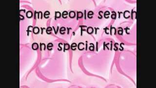 Kelly Clarkson- A Moment Like This (Lyrics On Screen)
