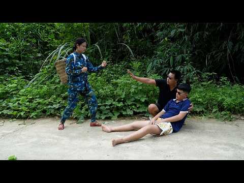Full video:A female veteran was waylaid by two thugs—the ending left everyone feeling delighted!