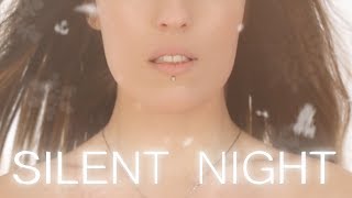 Kadr z teledysku Silent Night tekst piosenki Julia Westlin