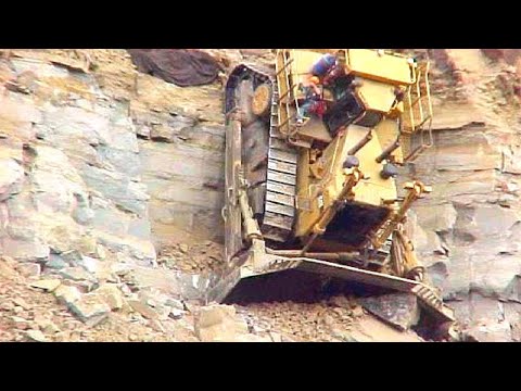 Extreme Dangerous Idiots Bulldozer Heavy Operator Skill - Amazing Efficient Working Bulldozer
