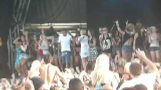 N.E.R.D. - She Wants To Move (Live at Future Music in Perth 09)