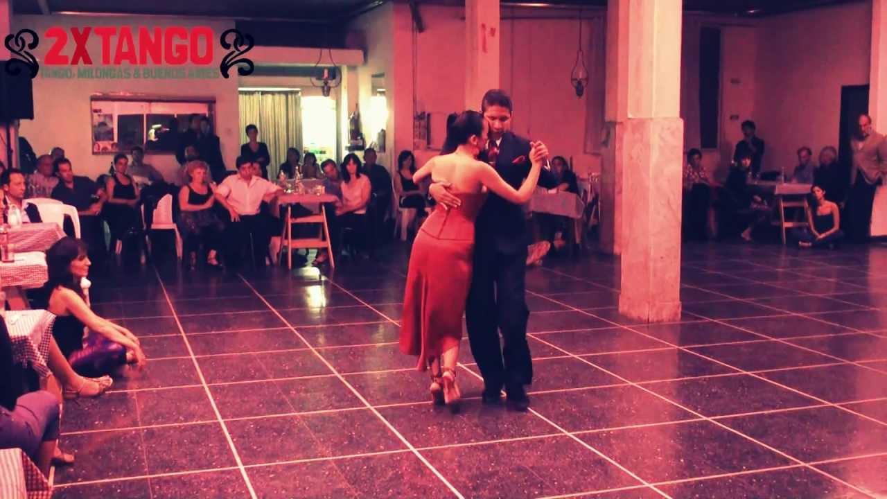 Roberto Zuccarino & Jesica Arfenoni Milonga No hay tierra como la mia en El Floreal Abr 2012.f4v