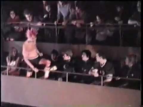 jimmy climbing ([2003.02.14] MSI @ Club Soda, Montreal, QU, Canada)