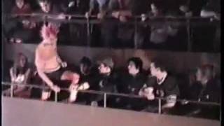 jimmy climbing ([2003.02.14] MSI @ Club Soda, Montreal, QU, Canada)