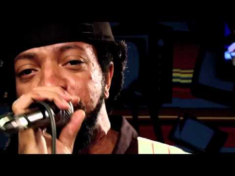 Rael da Rima em "Ela me faz" no Estúdio Showlivre 2011