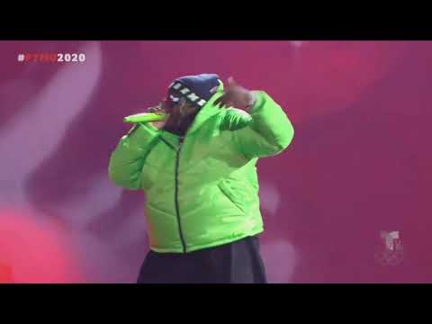 Premios Tu Música Urbano (En Vivo/Live) - Arcangel Ft Sech - Sigues Con El (Video Official)