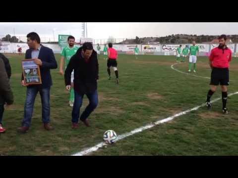 [J30] Cholo realiza el saque de honor en Santa Amalia