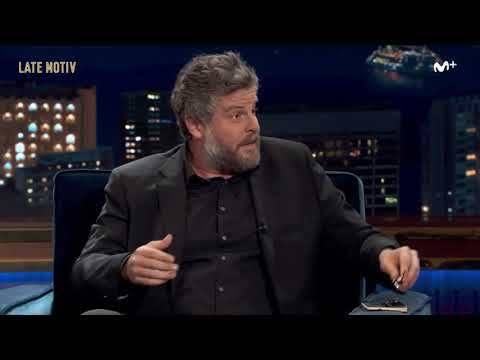 A Raúl Cimas —a veces— le cuesta hablar bien de la familia.