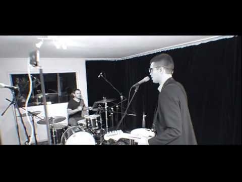 Make My Heart Explode - Everyone Dates (live at home)