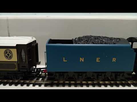 Hornby LNER A4 Class #4468 The Mallard Pullman