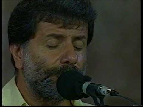 أحنّ إلى خبز أمّي ، مارسيل خليفة ، الهادي حقيق