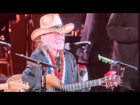 Willlie Nelson, Neil Young & Snoop Dog 🔥FULL PERFORMANCE🔥GRAND FINALE 🔥  at Willie Nelson 90th BD
