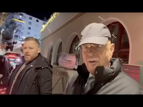 Klaus Schwab (in Davos): Die letzten Momente (auf Kamera) seiner Security, bevor...