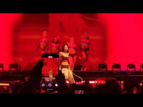 [4K] Jennie at Coachella 2025 - Damn Right (with Kali Uchis)