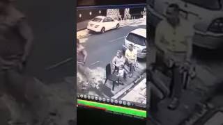 BANDIDOS DE MOTO DESISTIU DE ROUBAR CIDADÃO!!!! OLHA SO NO QUE DEU