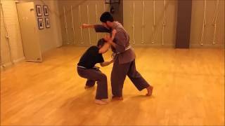 The sukui uke and nukite in seiunchin kata