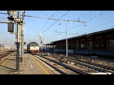 E.652 -101 IN TRANSITO ISOLATO A MILANO GRECO PIRELLI. 29 - 12 - 2015.