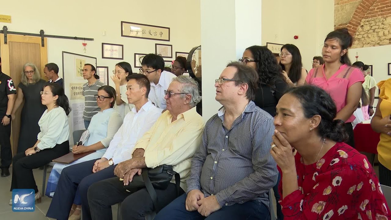 Caligrafía china cautiva a jóvenes cubanos en evento "Lanting: Caligrafía China-Salón de Cultura"