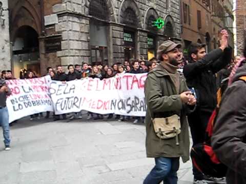 Corteo 29/11 Siena in rivolta -L'incontro dei cortei