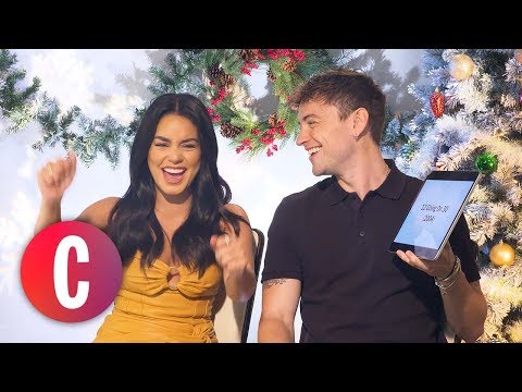 ヴァネッサ・ハジェンズとジョシュ・ホワイトハウスは、絵文字に基づいてタイムトラベル映画を推測する (Vanessa Hudgens And Josh Whitehouse Guess Time Travel Movies Based On Emojis)