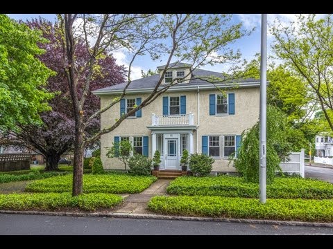 15 Fairfield St, Salem MA- by Maggie Gibson - 978-852-1566