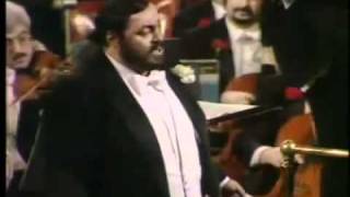 Luciano Pavarotti / Donizetti / L&#39;Elixir D&#39;Amore / Una Furtiva Lagrima
