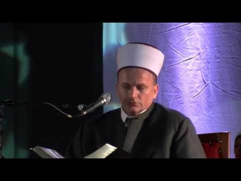 Hafiz Senad Podojak uci ilahiju "Kraj Kabe"