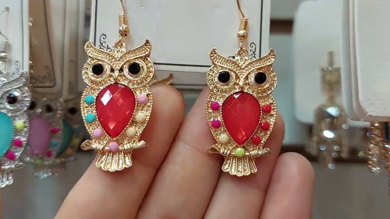 Nuevas huggies de oro laminado, Aretes de filigrana y muchos aretes de cristal