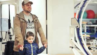 Droga życia, chora na paraplegię ponownie uczy się chodzić, historia Rashide Serifi