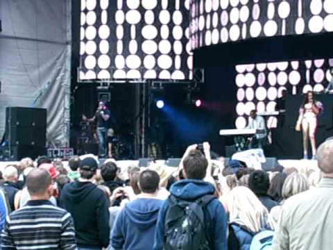 Akon & Shontelle - Stuck With Each Other - Capitals Summertime Ball - 7th June 2009