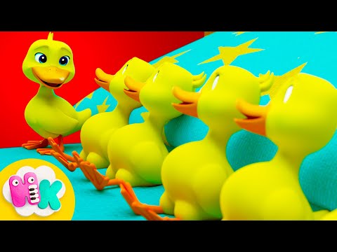 Dieci a Letto 🛏️🐥 Rotoliamo, Rotoliamo! | Canzone per Bambini | HeyKids Italiano