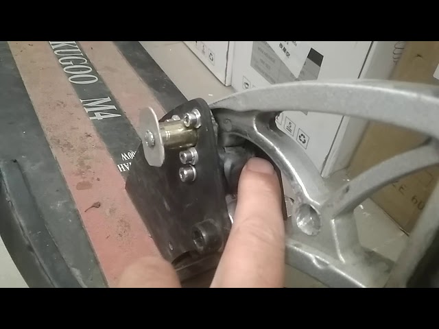 Как Устранить Люфт Руля На Самокате Куго М4