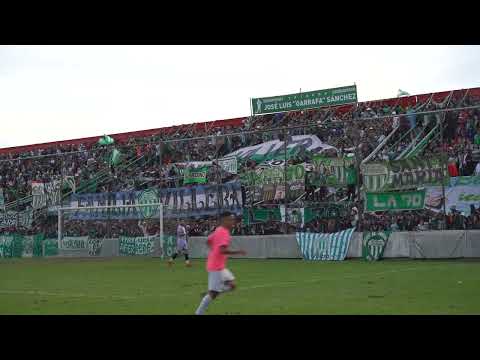 "Laferrere vs Real Pilar hinchada" Barra: La Barra de Laferrere 79 &bull; Club: Deportivo Laferrere