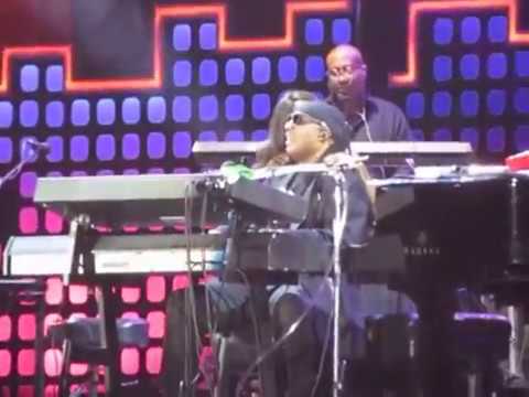 Stevie Wonder sings complete ISN'T SHE LOVELY to his daughter onstage @GlobalCitizenFestival 2017