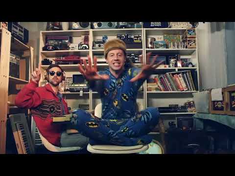Macklemore And Ryan Lewis - Thrift Shop (Feat. Wanz) (Super Clean Music Video)