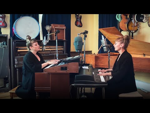 "White Lies" / "Turn It Around" ｜ルシウス ("White Lies" / "Turn It Around" | Lucius)