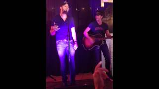 Luke Bryan forgets words to Tailgate Blues 8/22/14