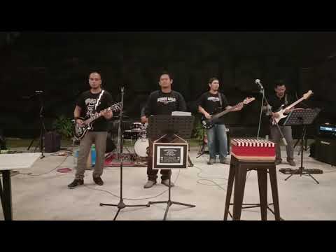 TAKKAN MELUPAKANMU (Radja) - Covered by Seragam Hitam Band