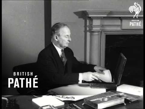 Selwyn Lloyd Prepares Budget (1961)