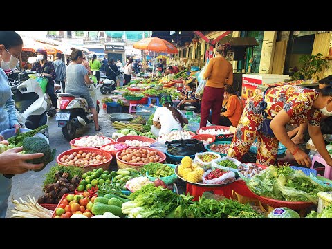 PC & Boeng Trabaek Wet Market Food Show - Art Of Earing And People Activities