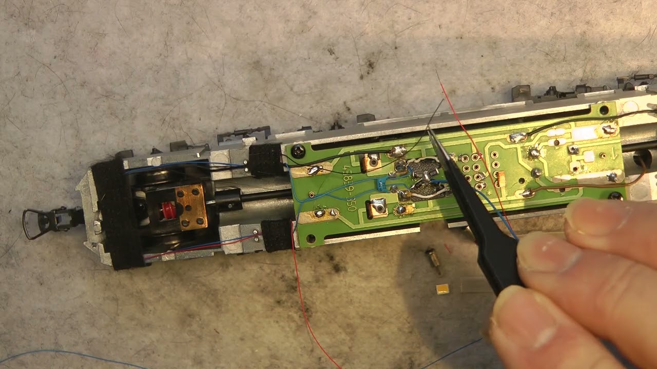 Wolfgangs Märklin Modellbahn-Roco-E 103 bekommt LEDs und Sounddecoder