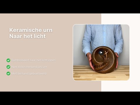 Keramische urn naar het licht brons