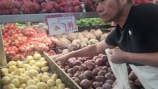 ASIAN STORE IN ARIZONA. GROCERY WITH THE WHOLE FAMILY.  3 CARTS FULL O
