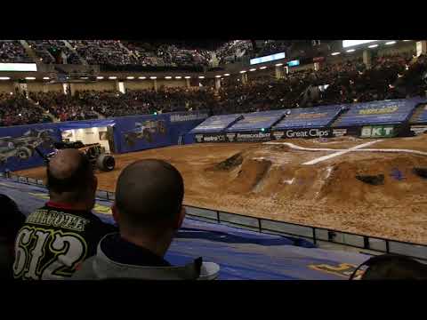 Monster Jam Baltimore 2018: Monster Mutt Rottweiler Donut