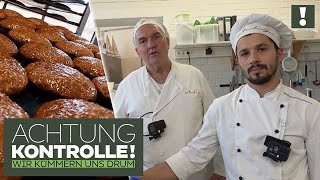Arbeit unter den Augen des CHEFS: Feine Bio-Lebkuchen | Achtung Kontrolle