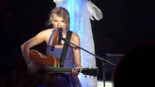 Taylor Swift singing Fall Out Boy(Sugar Were Going Down) in Rosemont, IL