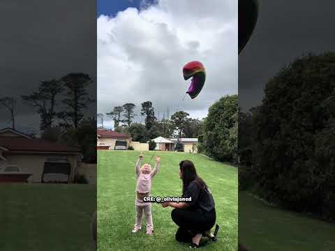 💛👶 Cô Bé Gửi Núm Ti Giả Lên Trời Cho Em Bé Khác!