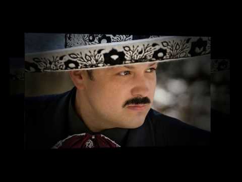 Pepe Aguilar - Me esta llorando el corazon