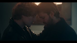 Musik-Video-Miniaturansicht zu Feels Like It's Over Songtext von Darren Hayes